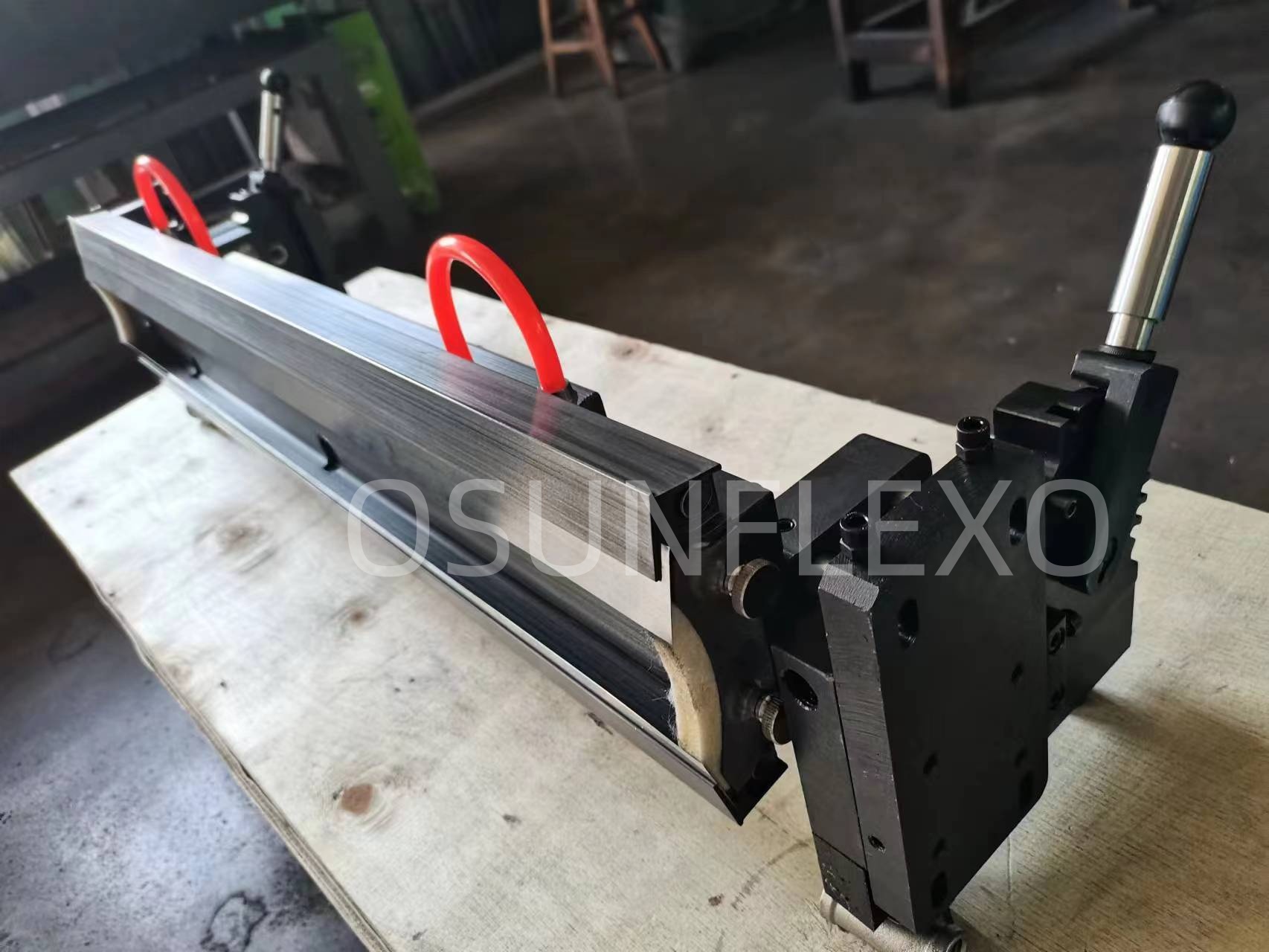 Enclosed Ink Scraper